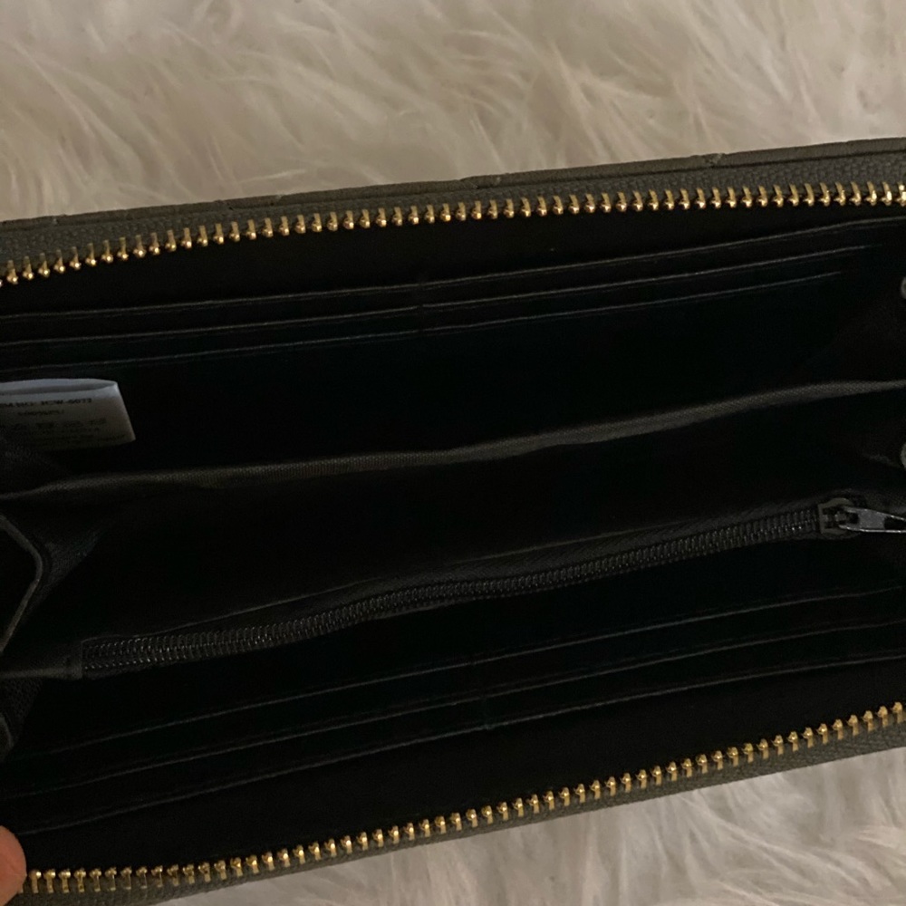 Brand New Wallet - Picture 3 of 4